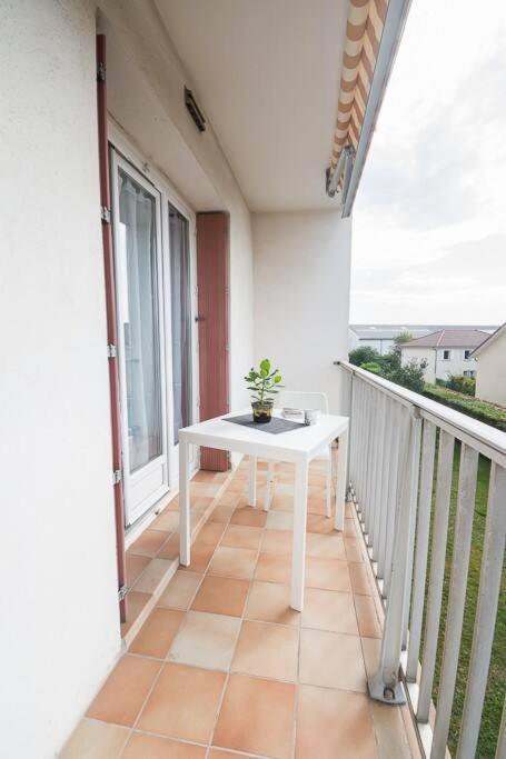 Апартаменты Le Coquet - Balcon - Proche Gare - Parking Бург-ан-Бресс Экстерьер фото